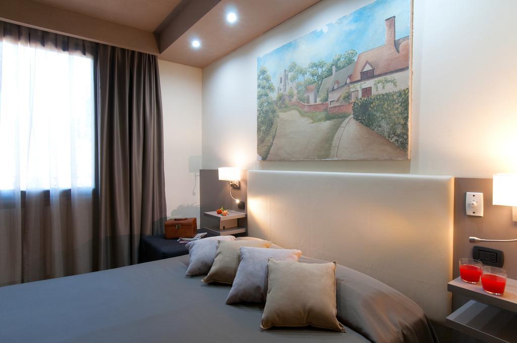 Holiday Rooms Antica Badia Volterra Bilik gambar