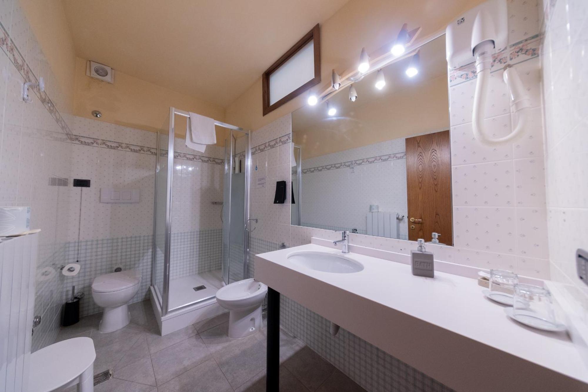 Holiday Rooms Antica Badia Volterra Luaran gambar