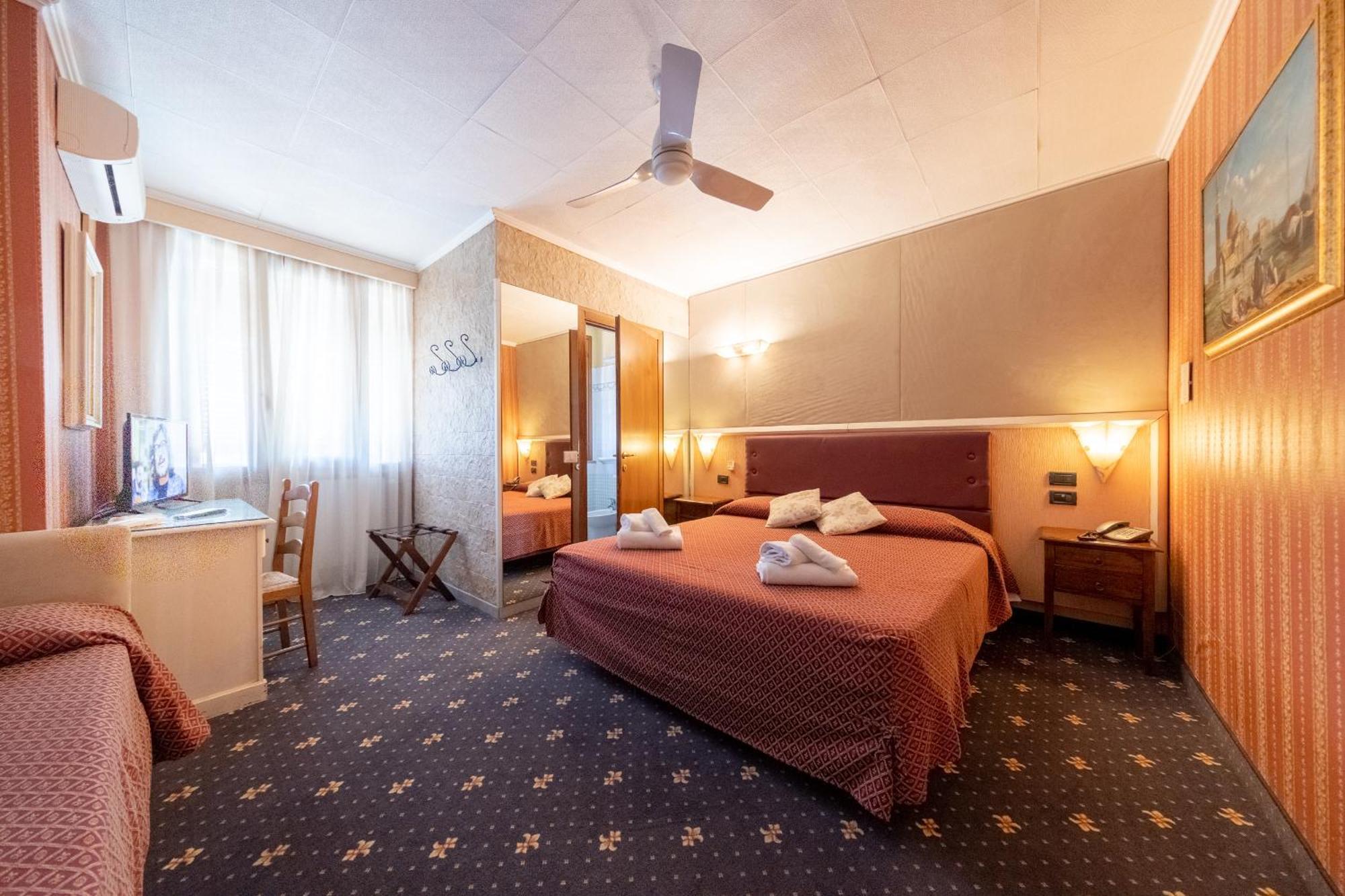 Holiday Rooms Antica Badia Volterra Luaran gambar