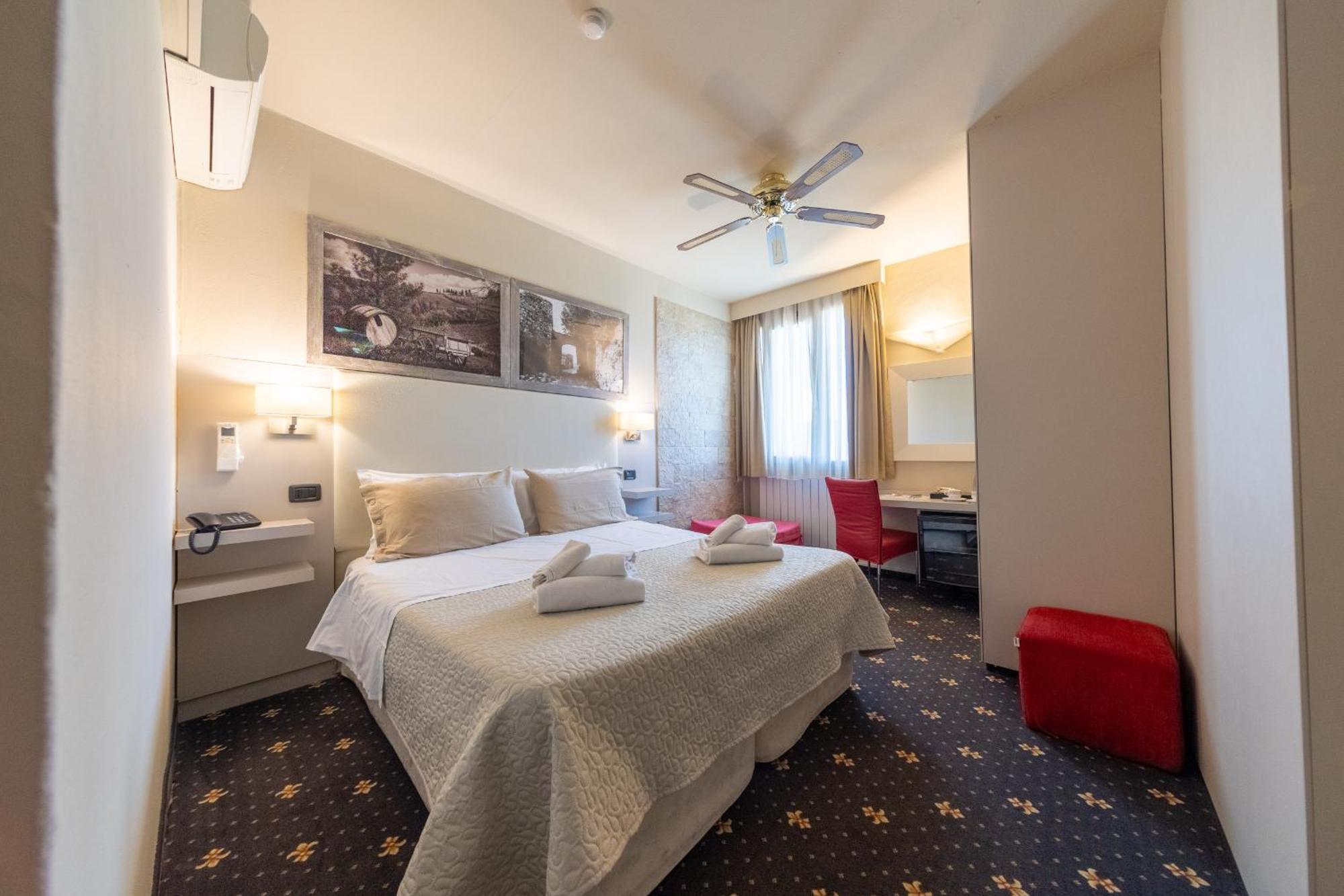 Holiday Rooms Antica Badia Volterra Luaran gambar