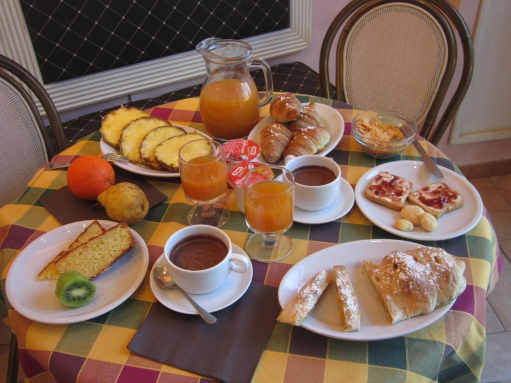 Holiday Rooms Antica Badia Volterra Luaran gambar