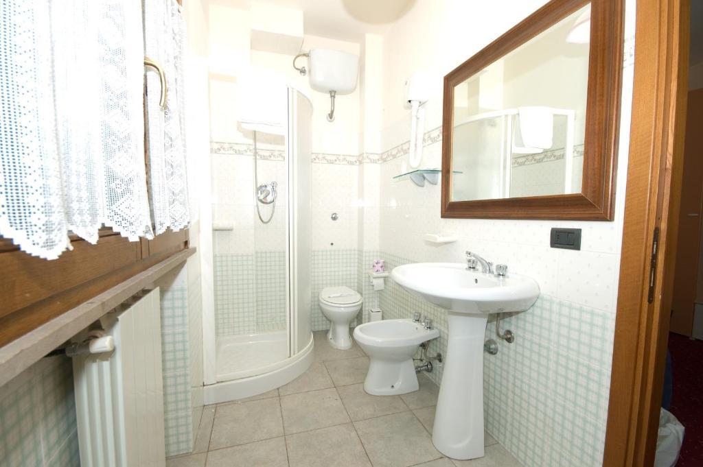 Holiday Rooms Antica Badia Volterra Bilik gambar